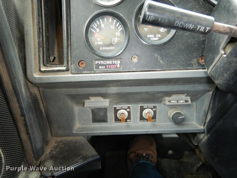 image for item DC0400 2000 Mack CH613 semi truck