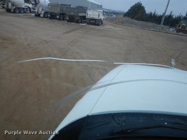 image for item DC0400 2000 Mack CH613 semi truck