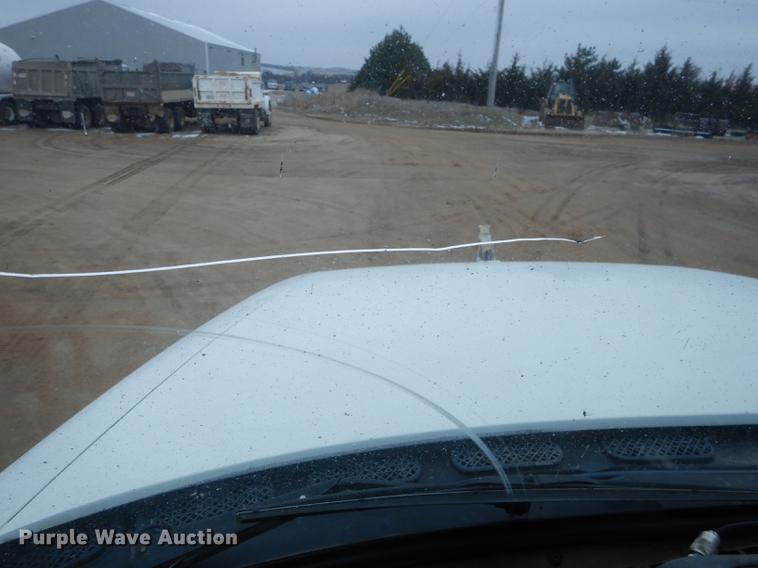 image for item DC0400 2000 Mack CH613 semi truck