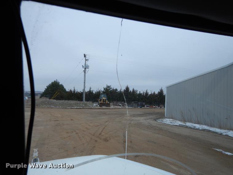 image for item DC0400 2000 Mack CH613 semi truck