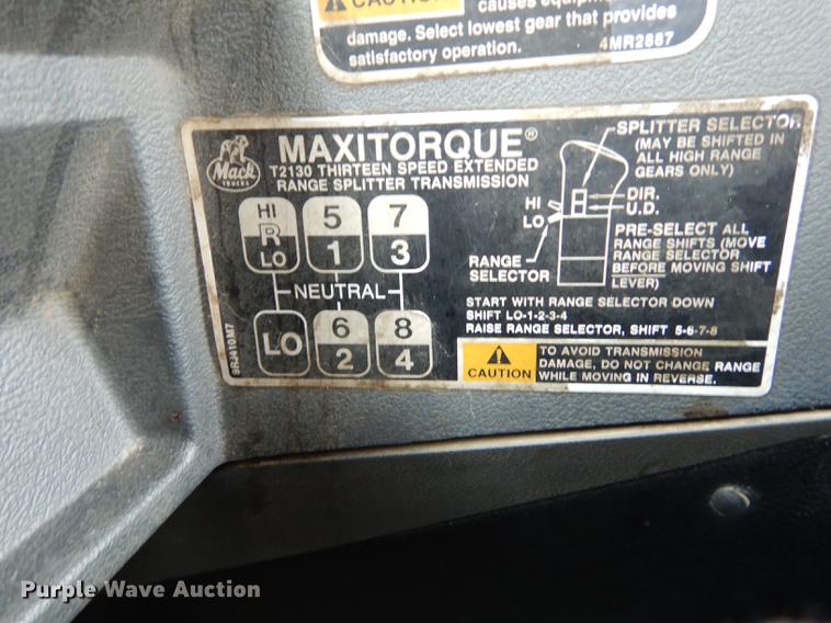 image for item DC0400 2000 Mack CH613 semi truck