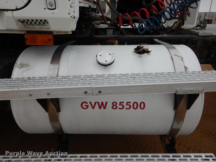 image for item DC0400 2000 Mack CH613 semi truck