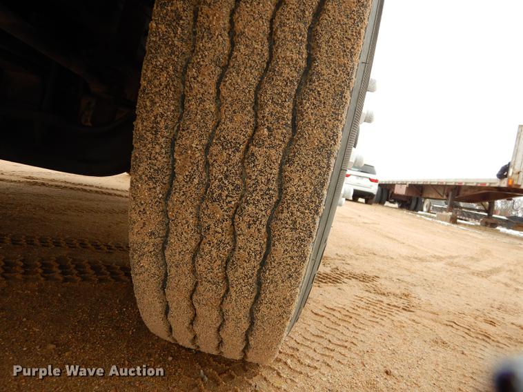 image for item DC0400 2000 Mack CH613 semi truck