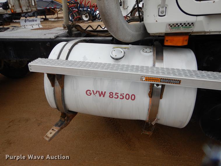 image for item DC0400 2000 Mack CH613 semi truck