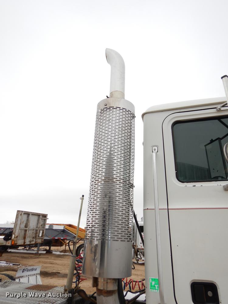 image for item DC0400 2000 Mack CH613 semi truck