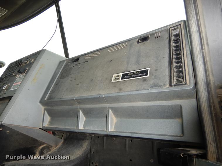 image for item DC0400 2000 Mack CH613 semi truck