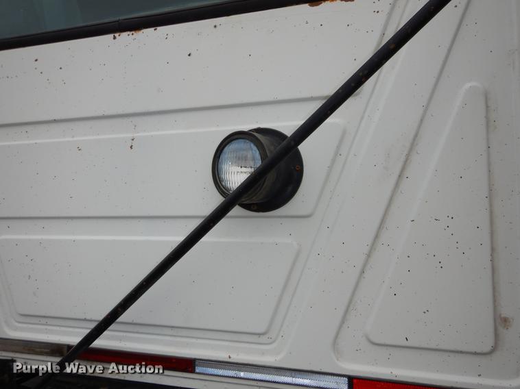 image for item DC0400 2000 Mack CH613 semi truck