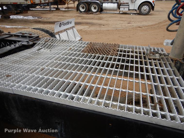 image for item DC0400 2000 Mack CH613 semi truck