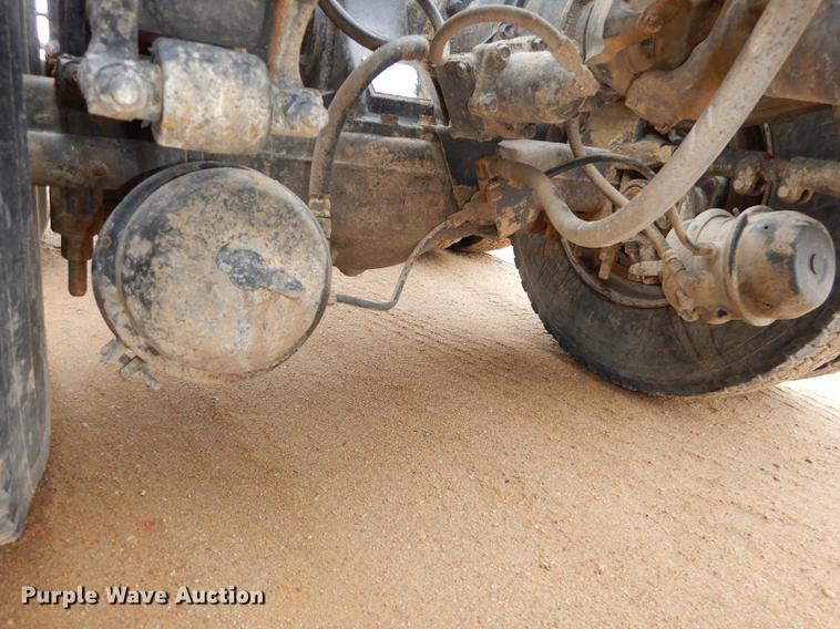 image for item DC0400 2000 Mack CH613 semi truck