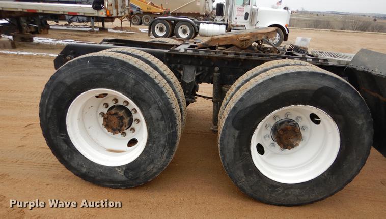 image for item DC0400 2000 Mack CH613 semi truck