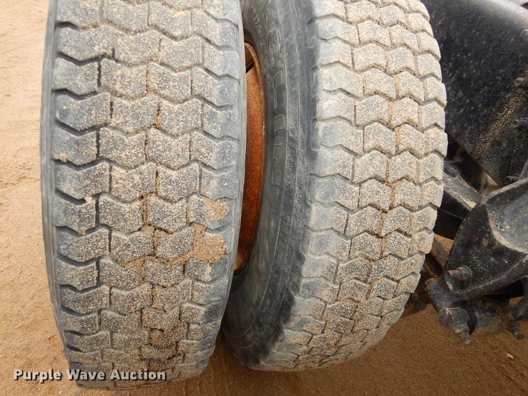 image for item DC0400 2000 Mack CH613 semi truck