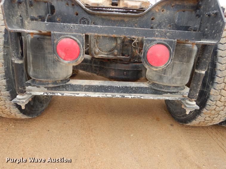 image for item DC0400 2000 Mack CH613 semi truck