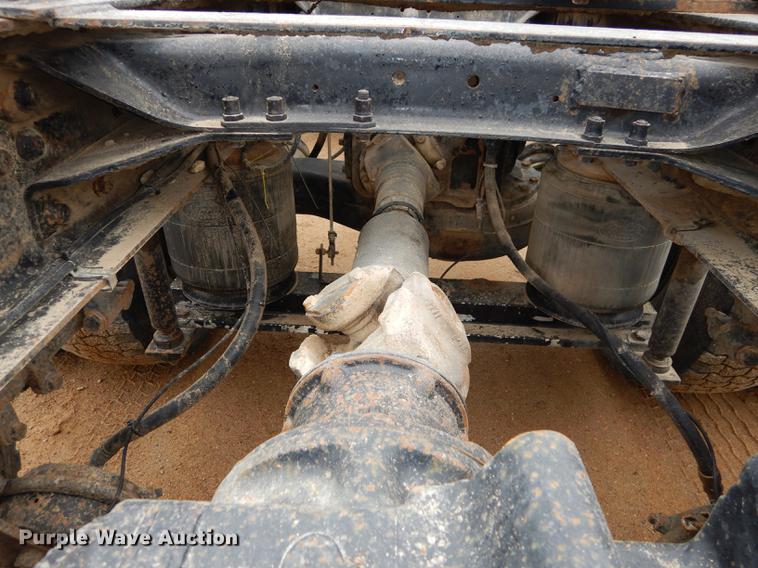 image for item DC0400 2000 Mack CH613 semi truck