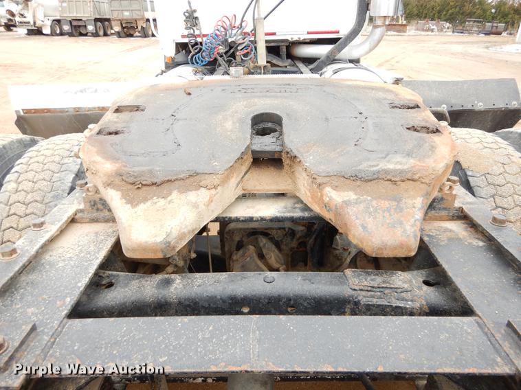 image for item DC0400 2000 Mack CH613 semi truck