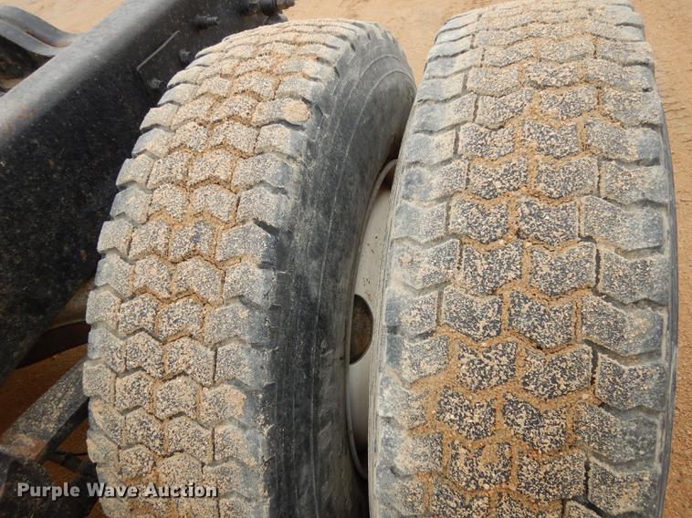 image for item DC0400 2000 Mack CH613 semi truck