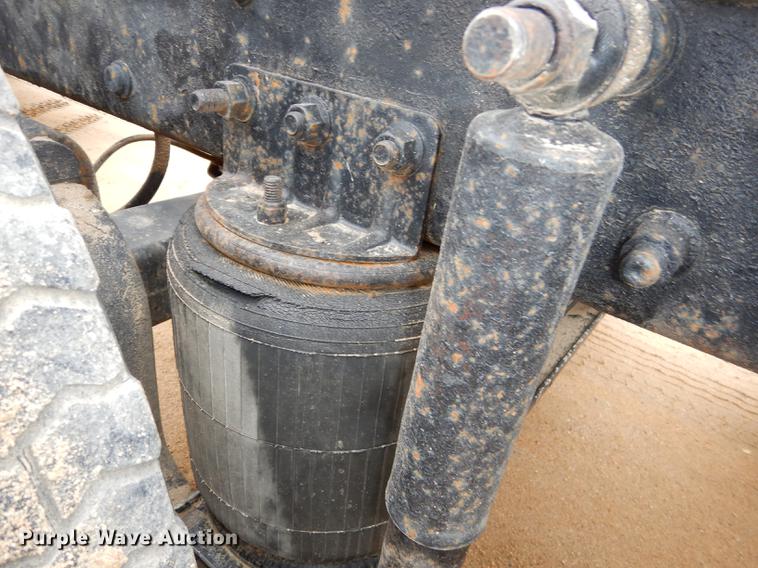 image for item DC0400 2000 Mack CH613 semi truck