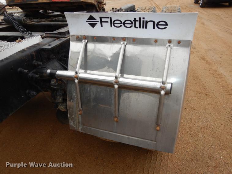 image for item DC0400 2000 Mack CH613 semi truck