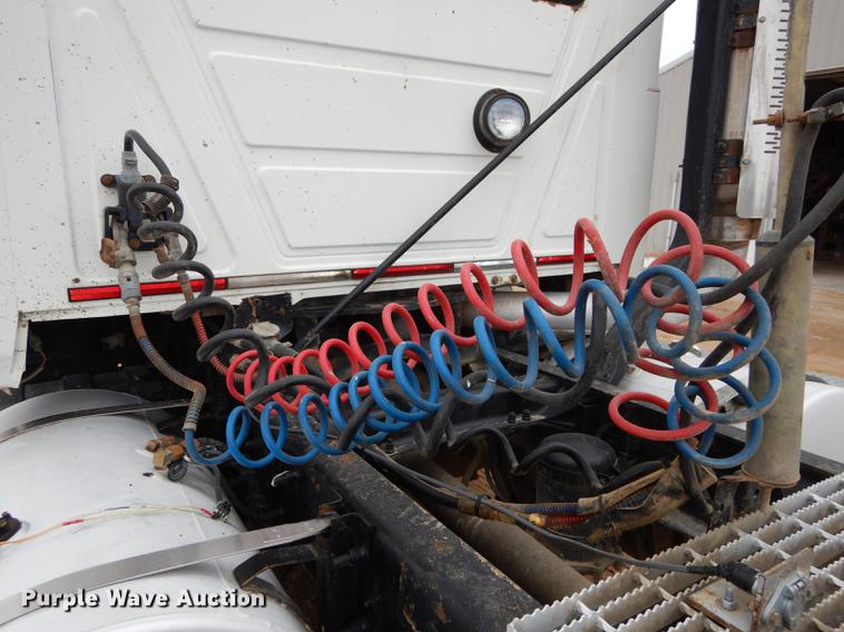 image for item DC0400 2000 Mack CH613 semi truck