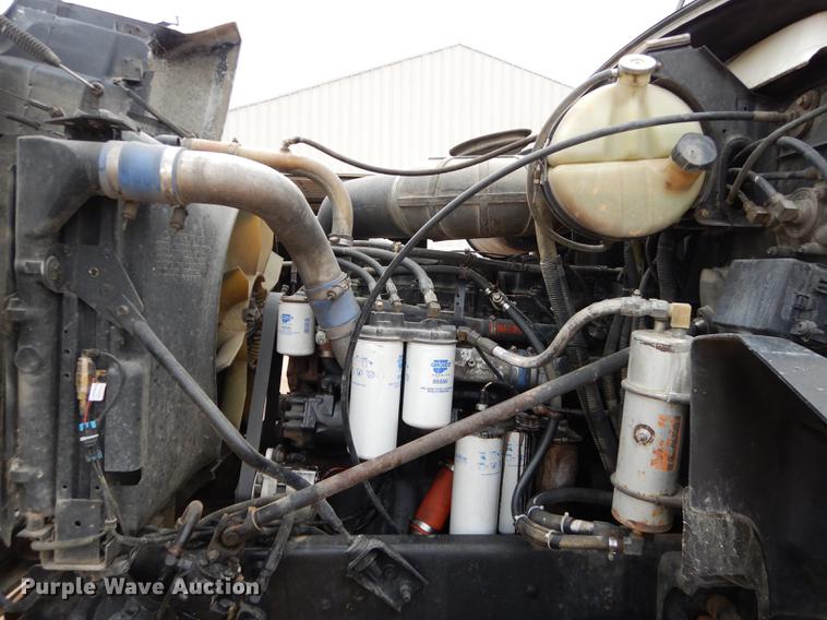 image for item DC0400 2000 Mack CH613 semi truck