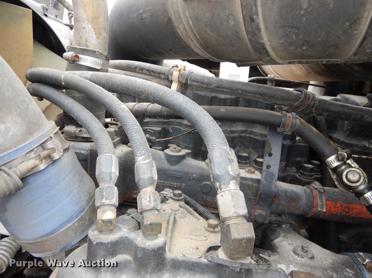 image for item DC0400 2000 Mack CH613 semi truck