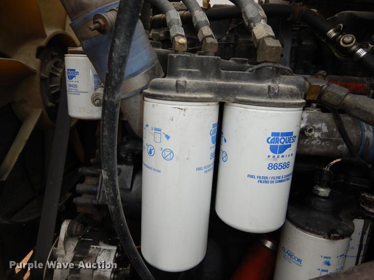 image for item DC0400 2000 Mack CH613 semi truck