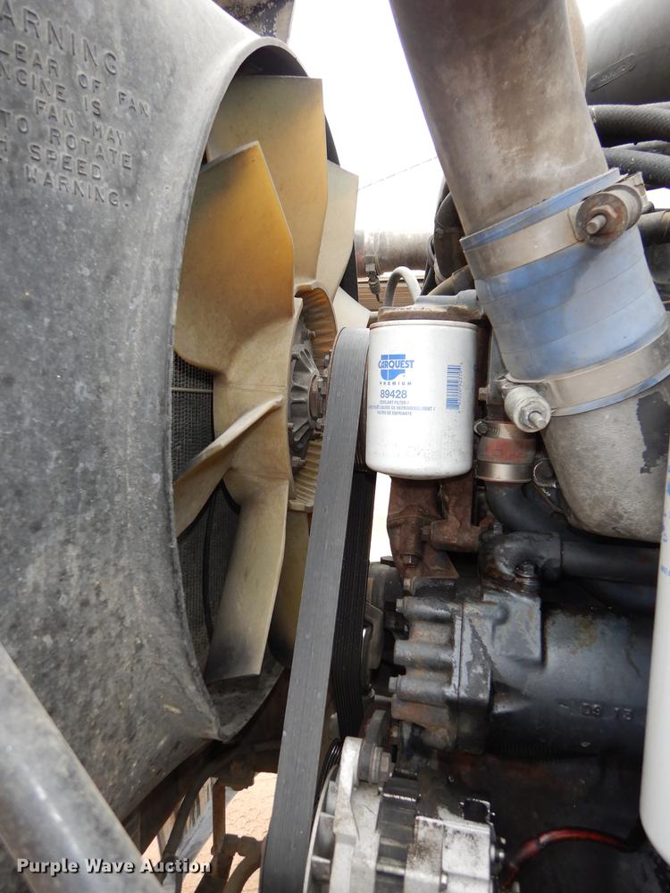 image for item DC0400 2000 Mack CH613 semi truck