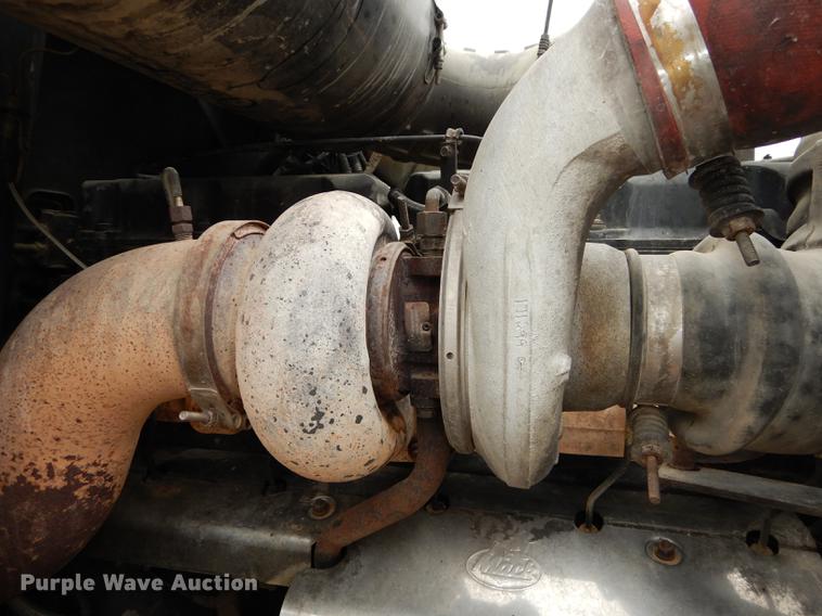 image for item DC0400 2000 Mack CH613 semi truck