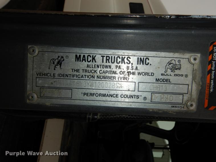 image for item DC0400 2000 Mack CH613 semi truck