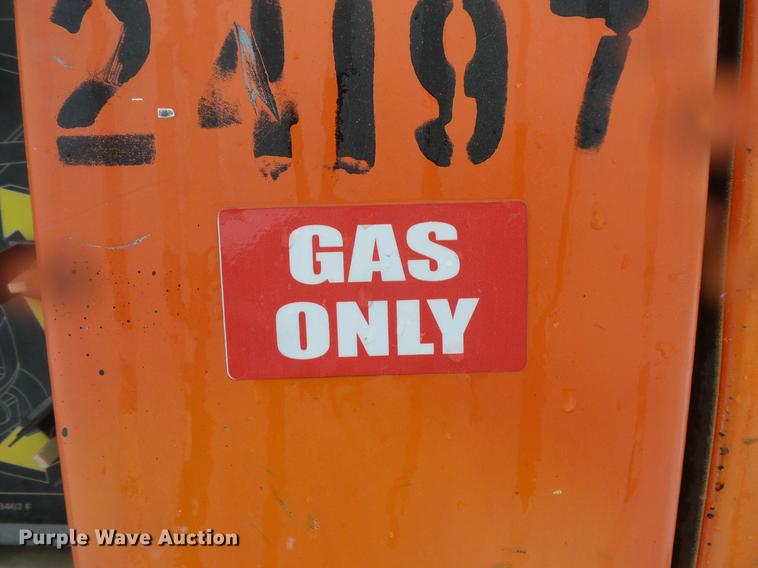 image for item DC1202 1998 JLG 600A boom lift