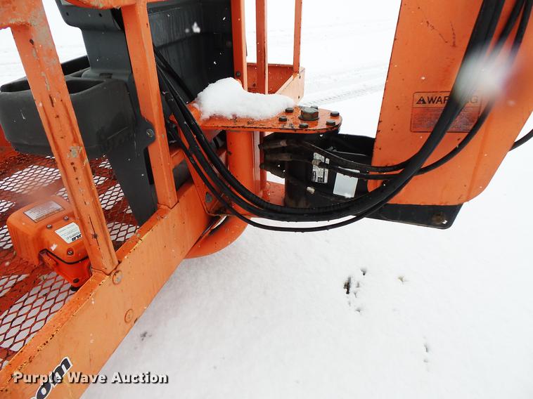 image for item DC1202 1998 JLG 600A boom lift