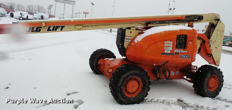 image for item DC1202 1998 JLG 600A boom lift