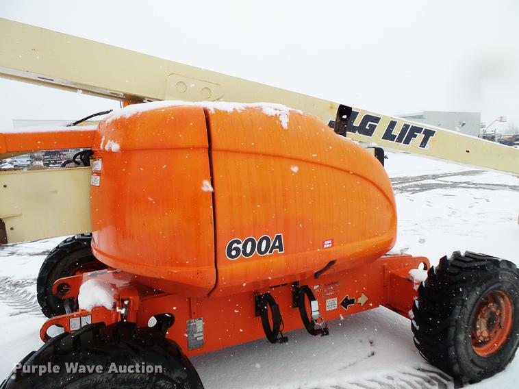 image for item DC1202 1998 JLG 600A boom lift