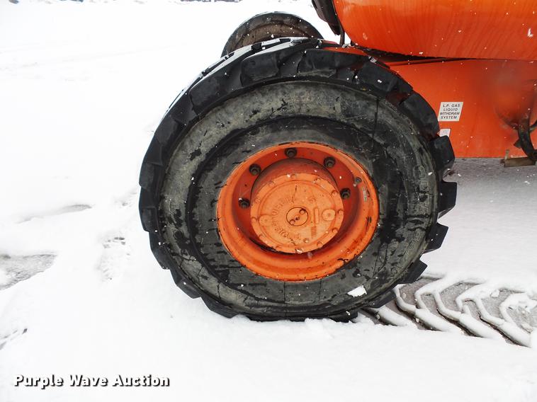 image for item DC1202 1998 JLG 600A boom lift