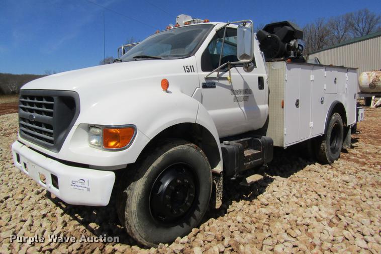 image for item DC4323 2000 Ford F650 service truck