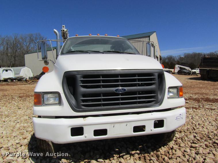image for item DC4323 2000 Ford F650 service truck