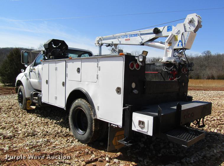 image for item DC4323 2000 Ford F650 service truck