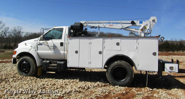 image for item DC4323 2000 Ford F650 service truck