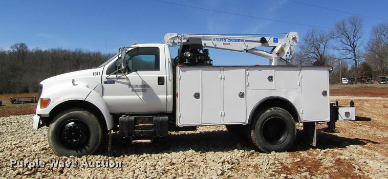 image for item DC4323 2000 Ford F650 service truck