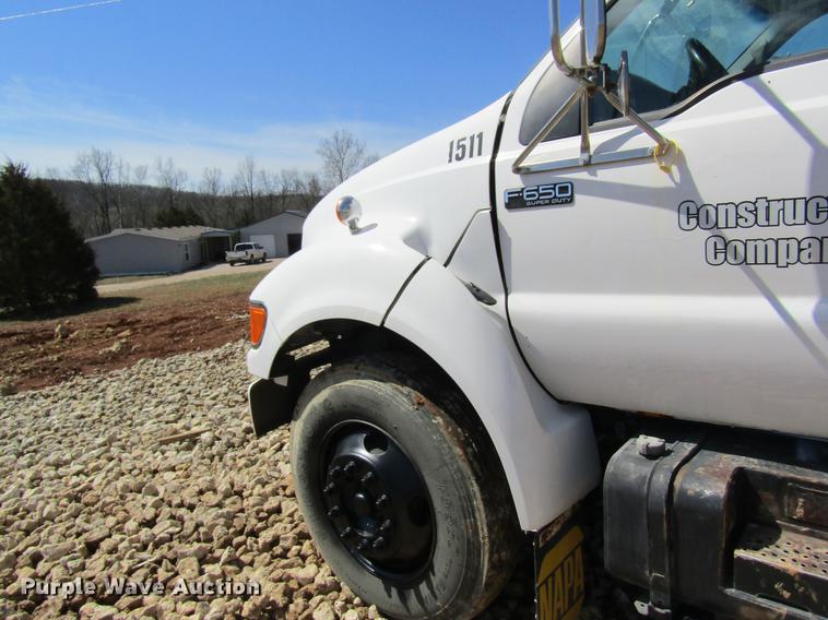 image for item DC4323 2000 Ford F650 service truck