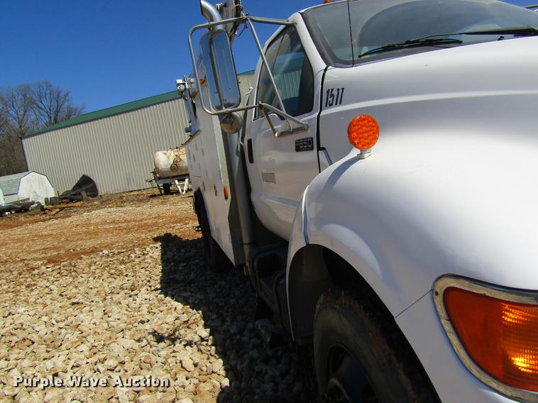 image for item DC4323 2000 Ford F650 service truck