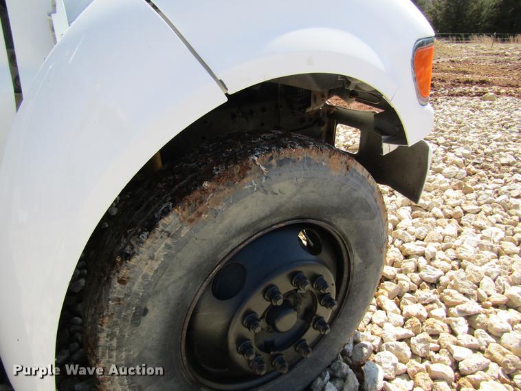 image for item DC4323 2000 Ford F650 service truck