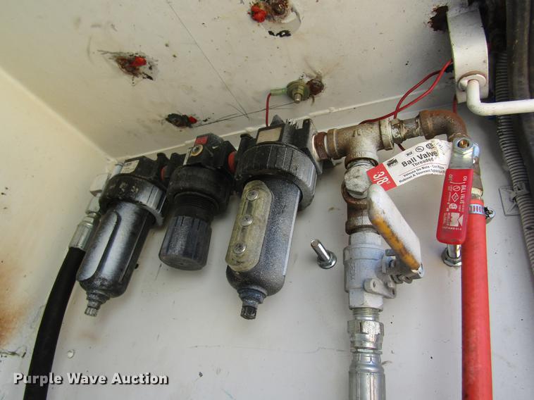 image for item DC4323 2000 Ford F650 service truck