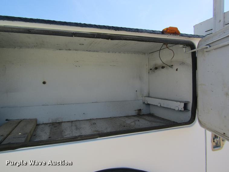 image for item DC4323 2000 Ford F650 service truck