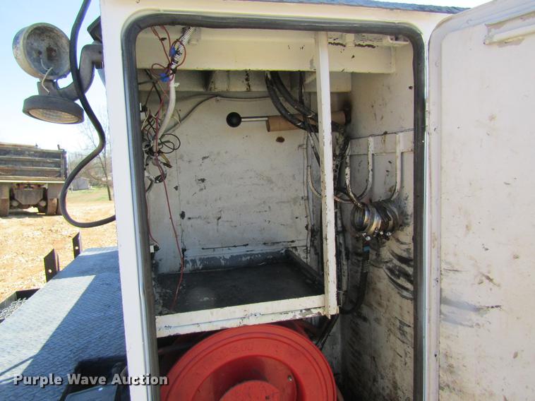 image for item DC4323 2000 Ford F650 service truck