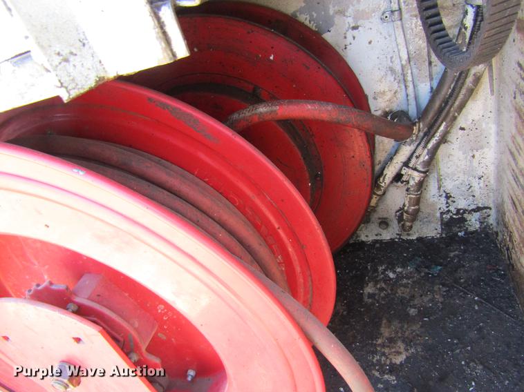 image for item DC4323 2000 Ford F650 service truck