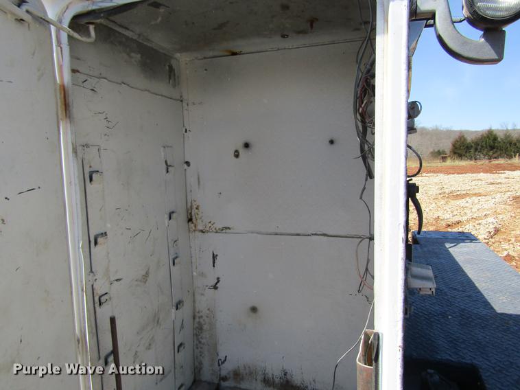 image for item DC4323 2000 Ford F650 service truck