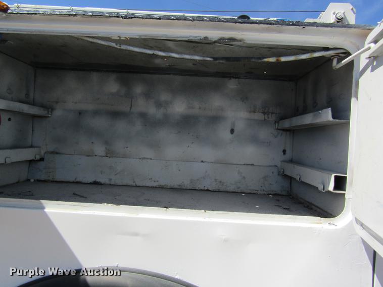 image for item DC4323 2000 Ford F650 service truck