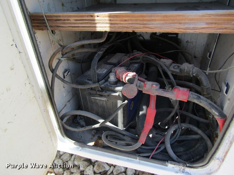 image for item DC4323 2000 Ford F650 service truck