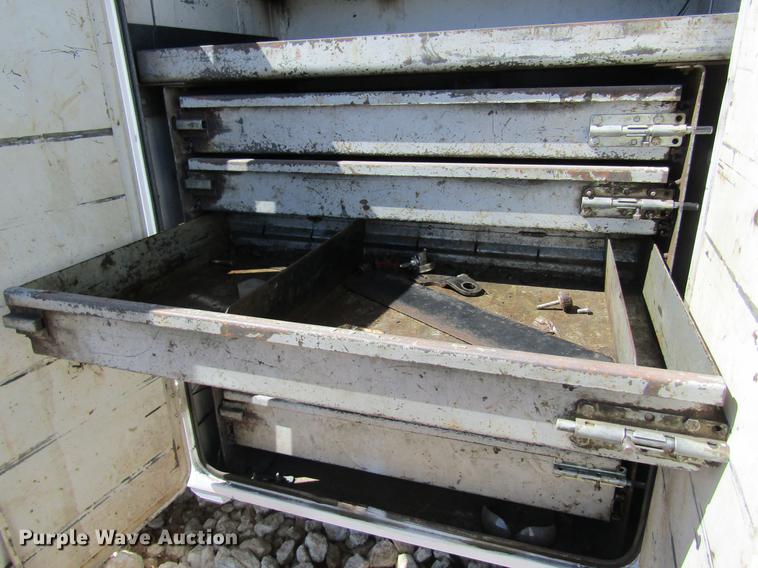 image for item DC4323 2000 Ford F650 service truck