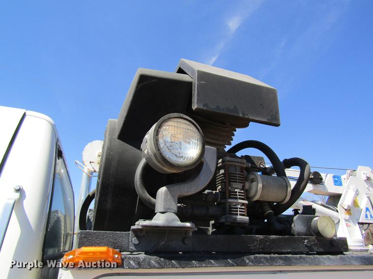 image for item DC4323 2000 Ford F650 service truck